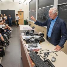 Professor William Nordaus teaches his class at Yale