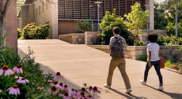 YSE students walking on campus