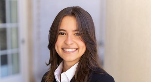 Paula Flores Perez ’26 MD