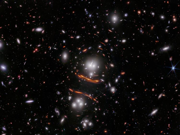 Image of very distant galaxies from the James Webb Space Telescope